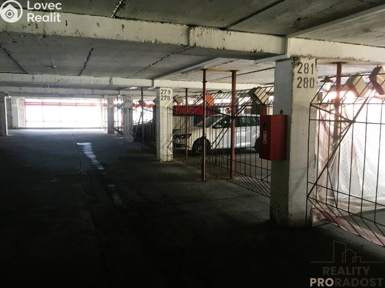 Pronájem garážového stání Praha, Lovosická č. 4