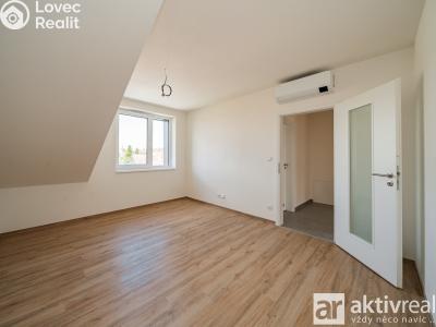 Pronájem bytu 2+KK Ovčáry, Na Bulánce 330 č. 10