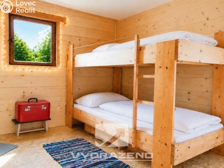 Sale hut Peč č. 4