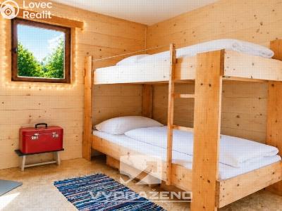 Sale hut Peč č. 4