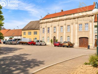 Sale multi-gen house Kostelec nad Labem, nám. Komenského 293 č. 17