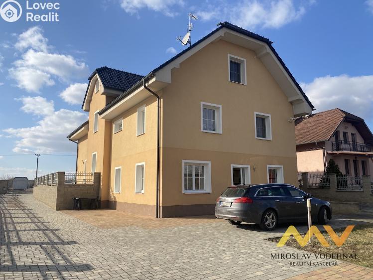 Pronájem bytu 4+KK Lochenice č. 1