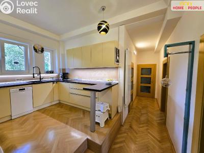 Sale apartment 3+1 Praha 3, Hartigova č. 72