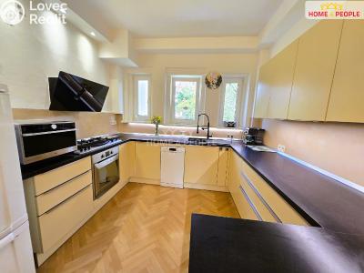 Sale apartment 3+1 Praha 3, Hartigova č. 9