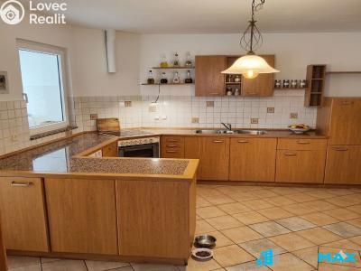 Продаж торгового приміщення Znojmo, Divišovo náměstí č. 21