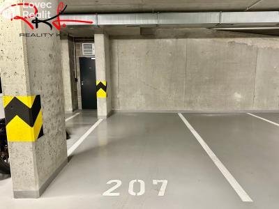 Pronájem garážového stání Praha 10, Kardausova č. 1