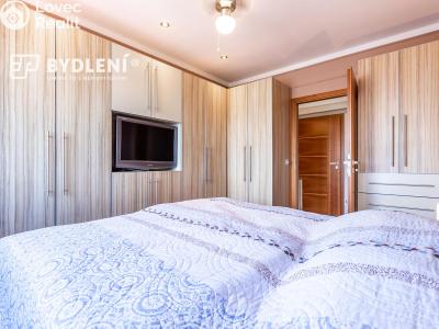 Sale multi-gen house Krupka, Budovatelů 220 č. 12