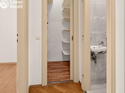 Sale apartment 3+1 Praha, Veverkova č. 8