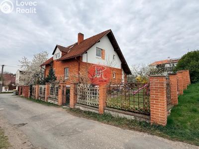 Prodej bytu 5+1 Veltruby, Školní č. 1