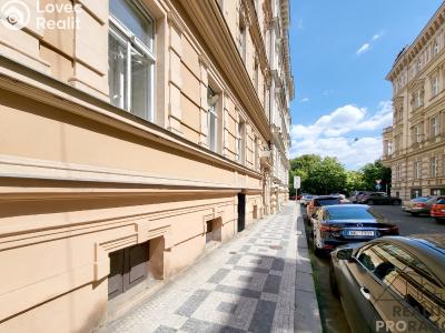 Rent commercial space Praha, Petřínská č. 13
