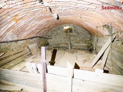 Sale farm Šlapanov č. 30