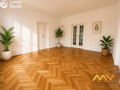 Rent apartment 3+1 Hradec Králové, Dukelská třída č. 10