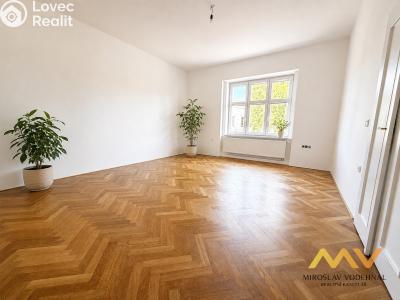 Rent apartment 3+1 Hradec Králové, Dukelská třída č. 11