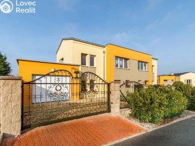 Продажа семейного дома Bašť, Neratovická 840 č. 1