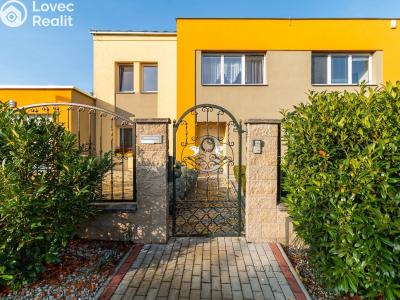 Продажа семейного дома Bašť, Neratovická 840 č. 2
