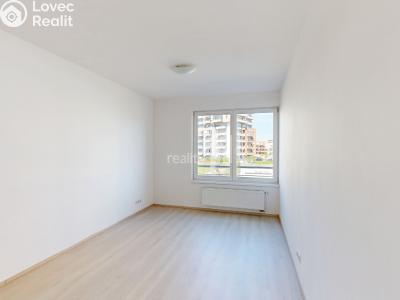 Продаж квартири 3+KK Praha 18, Kadečkové č. 15