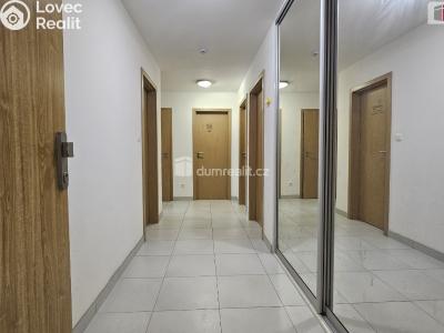 Аренда квартиры 3+KK Praha 14, Slévačská č. 13