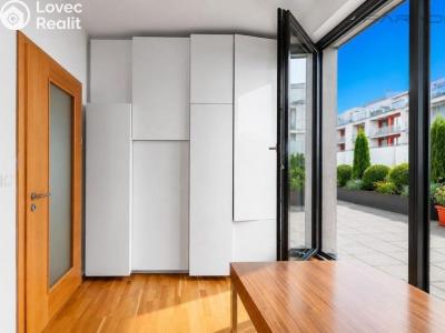 Аренда квартиры 3+KK Praha, Korunní č. 13