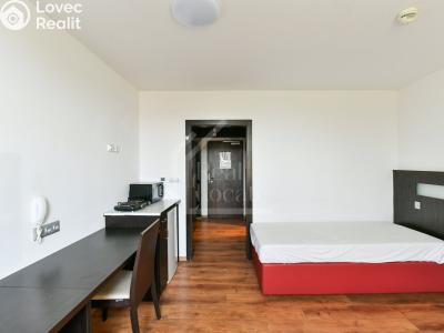 Prodej atypického bytu Praha, Suchdolské náměstí č. 2