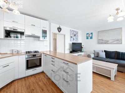 Sale apartment 3+KK Praha, Křivenická č. 26