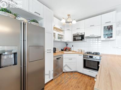 Sale apartment 3+KK Praha, Křivenická č. 3