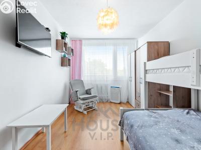 Sale apartment 3+KK Praha, Křivenická č. 11