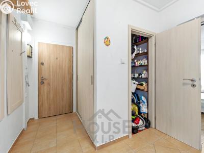 Sale apartment 3+KK Praha, Křivenická č. 15