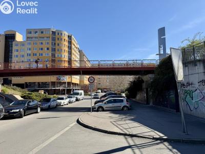 Prodej garážového stání Praha, Suchý vršek č. 4