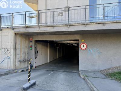 Prodej garážového stání Praha, Suchý vršek č. 8