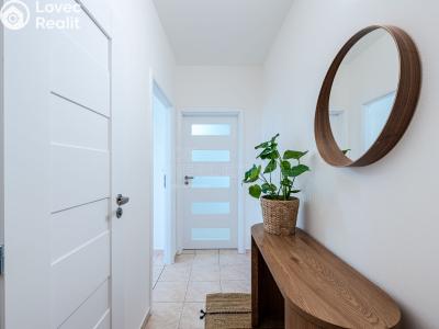 Sale apartment 2+1 Dobřejovice, Sportovní č. 10