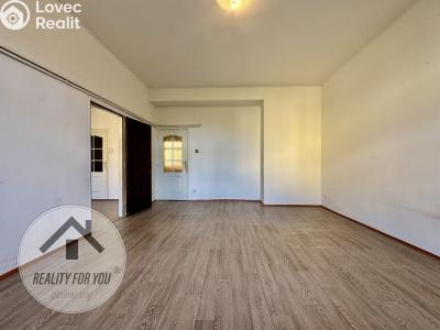 Sale apartment 3+1 Praha, náměstí Dr. Václava Holého č. 4