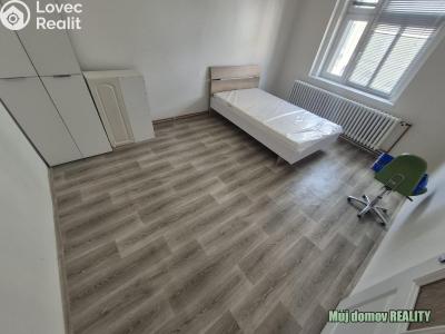 Аренда торгового помещеня Žatec, Husitské náměstí 1367 č. 15