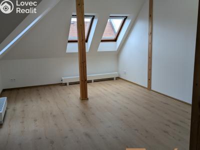 Pronájem bytu 3+KK Praha, Jeseniova č. 17