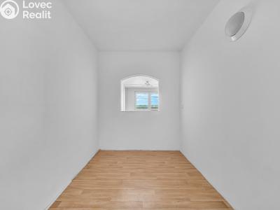 Sale apartment 2+1 Pardubice, Erno Košťála 957 č. 19