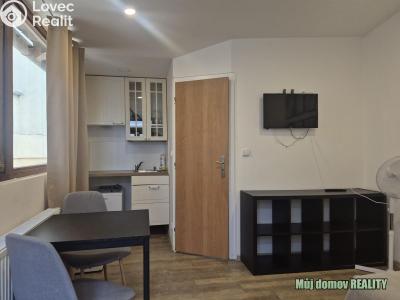 Rent apartment building Praha, Křižíkova č. 10