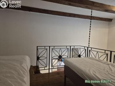 Rent apartment building Praha, Křižíkova č. 13