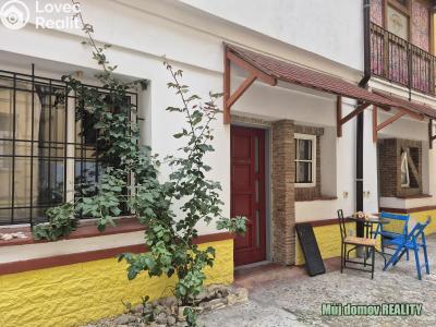 Rent apartment building Praha, Křižíkova č. 15