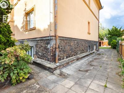 Sale multi-gen house Novosedlice, Husova č. 23