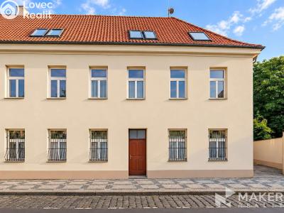 Sale apartment building Praha č. 3