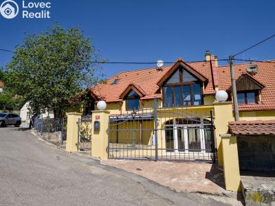 Продажа квартиры 3+KK Černolice, Ke dvoru 185 č. 8