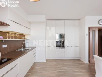 Rent apartment 4+KK Praha, náměstí Junkových č. 8
