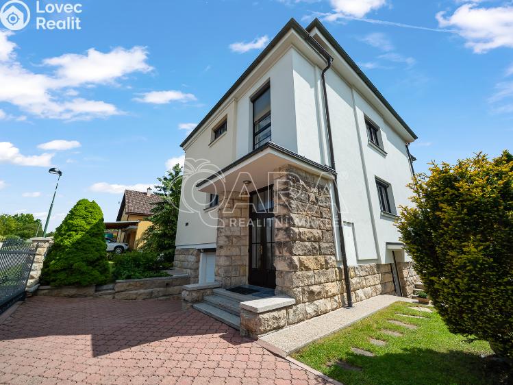 Продаж багатогенного будинку Lázně Bělohrad, Tyršova 365 č. 1