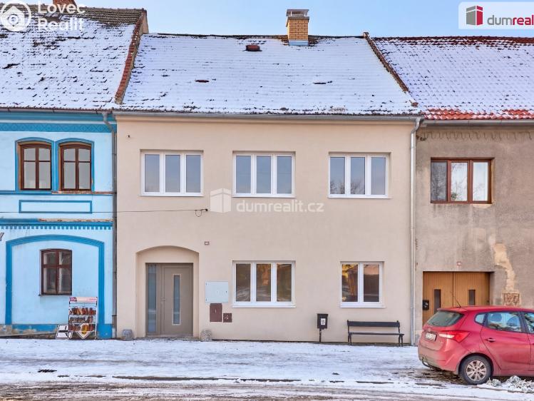 Prodej rodinného domu Kravaře, náměstí č. 1