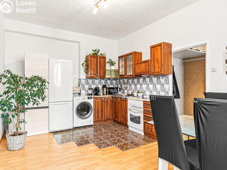 Sale apartment 1+1 Praha, Evropská 264/161 č. 1