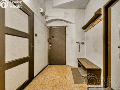 Prodej bytu 4+1 Praha, Malostranské náměstí č. 17