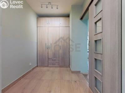 Продаж квартири 4+1 Praha, Mezi školami č. 14