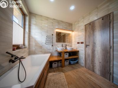 Продажа семейного дома Kamenice, Ládeveská 270 č. 14
