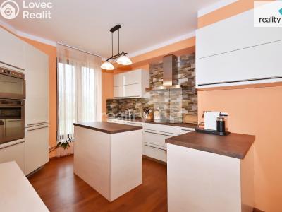 Sale apartment 4+KK Praha 9, Nademlejnská č. 13