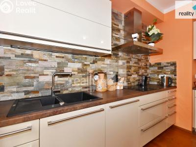 Sale apartment 4+KK Praha 9, Nademlejnská č. 15