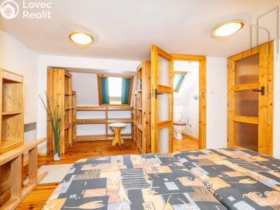 Sale hut Lubenec č. 26